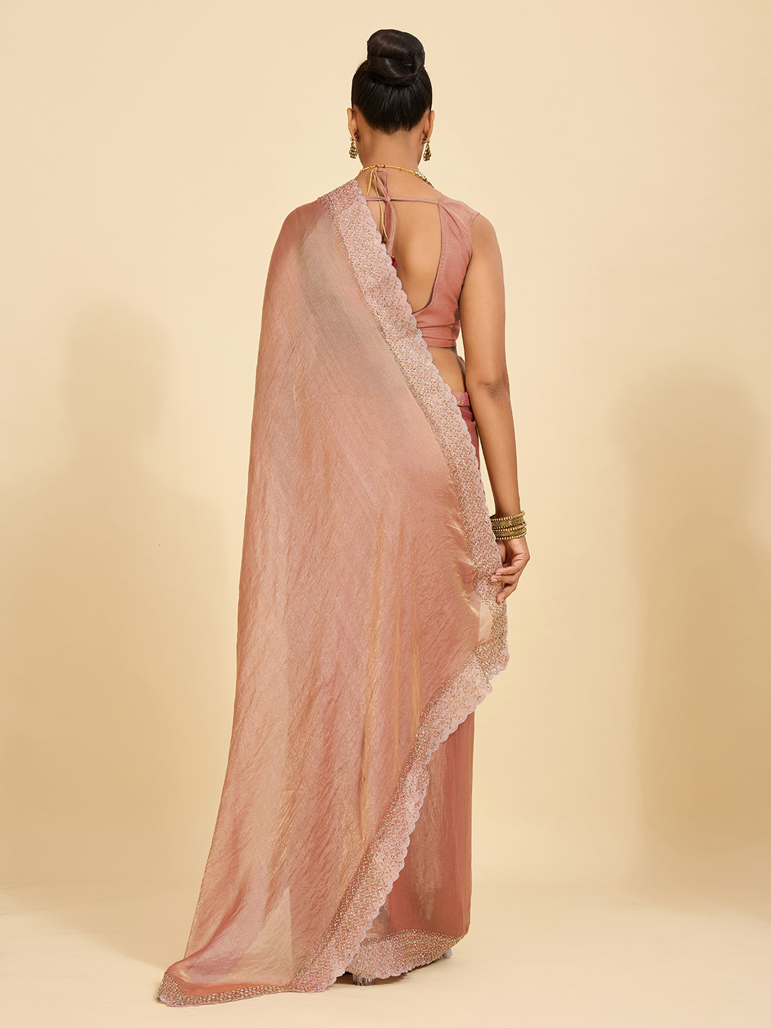 The Perfect Blend of Tradition & Modern Luxury – Rose Gold Saree