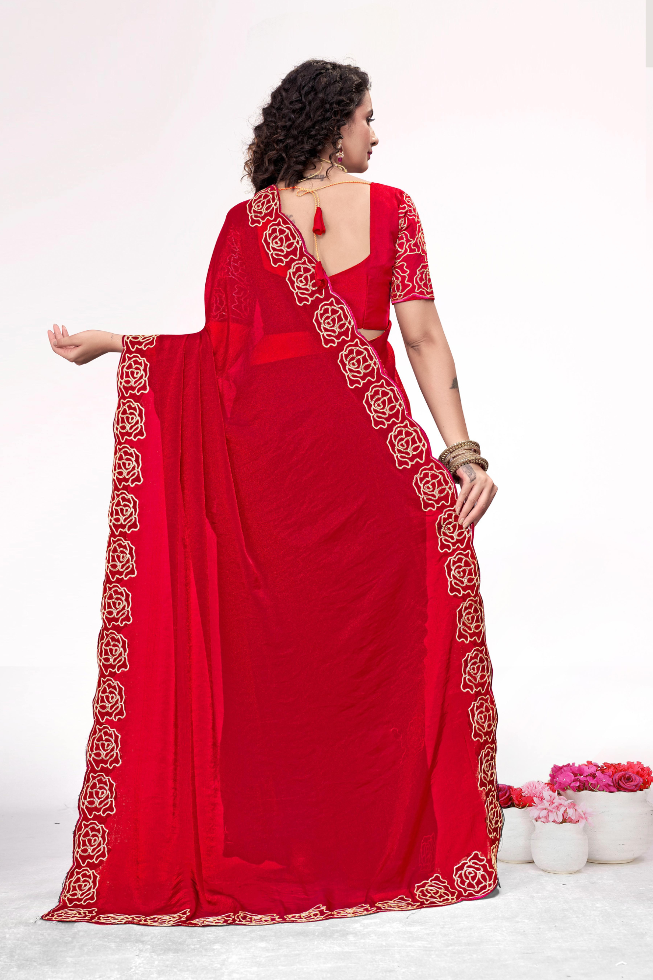 Graceful Linen Saree with Elegant Border
